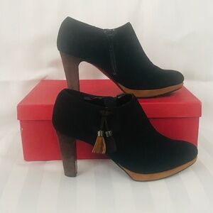 Vaneli Islene SD/CUOIO Ankle Booties with Tassle